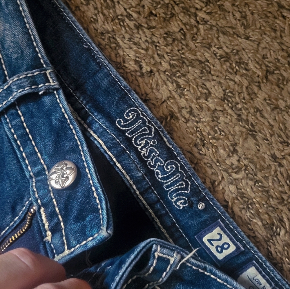 Miss Me Crop Jeans With Decorative Stitching View 2